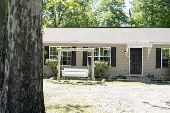 Affordable Auburn Duplex | King Bed | Pet Friendly - Image 1