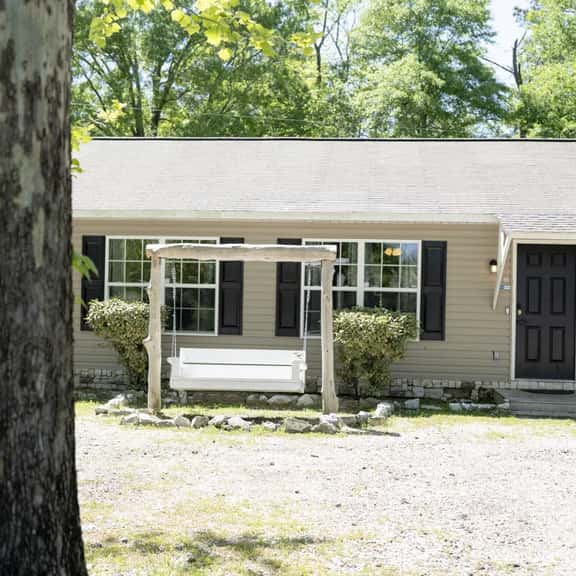 Affordable Auburn Duplex | King Bed | Pet Friendly - Image 1