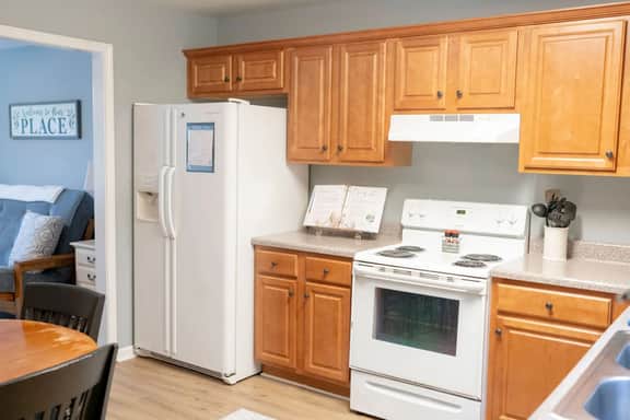 Affordable Auburn Duplex | King Bed | Pet Friendly - Image 5